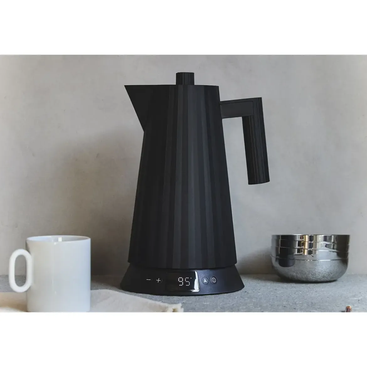 Alessi Wasserkocher 1,7 l 2200 W Plissé schwarz