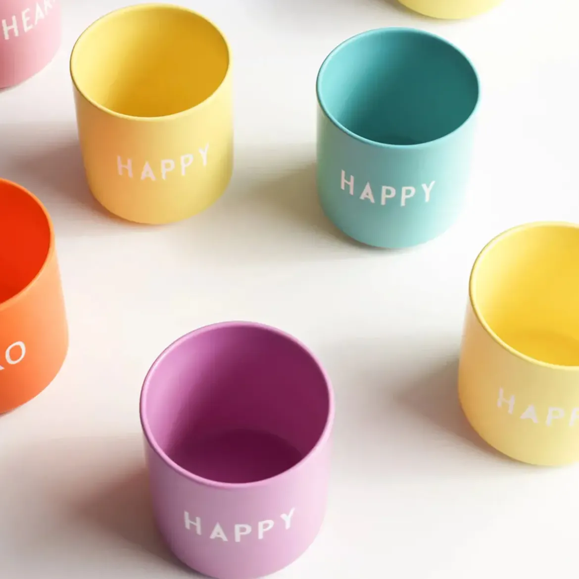 Design Letters Becher 8 cm Favourite Fashion Colour Happy lila
