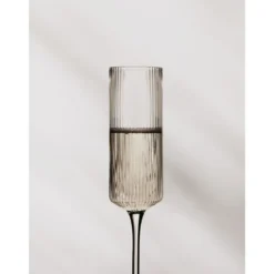 ferm LIVING Champagnerflöte 2er-Set Ripple klar