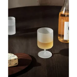 ferm LIVING Weinglas 2er-Set Ripple weiß