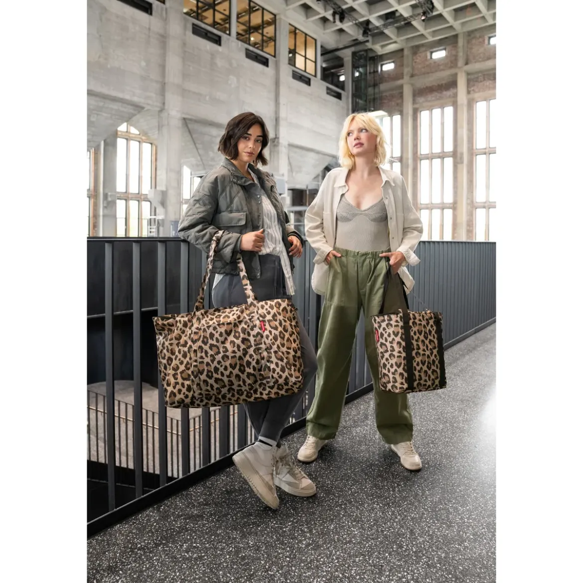 Reisenthel Kühltasche Coolerbag 44,5x24,5x25 cm Leo Macchiato