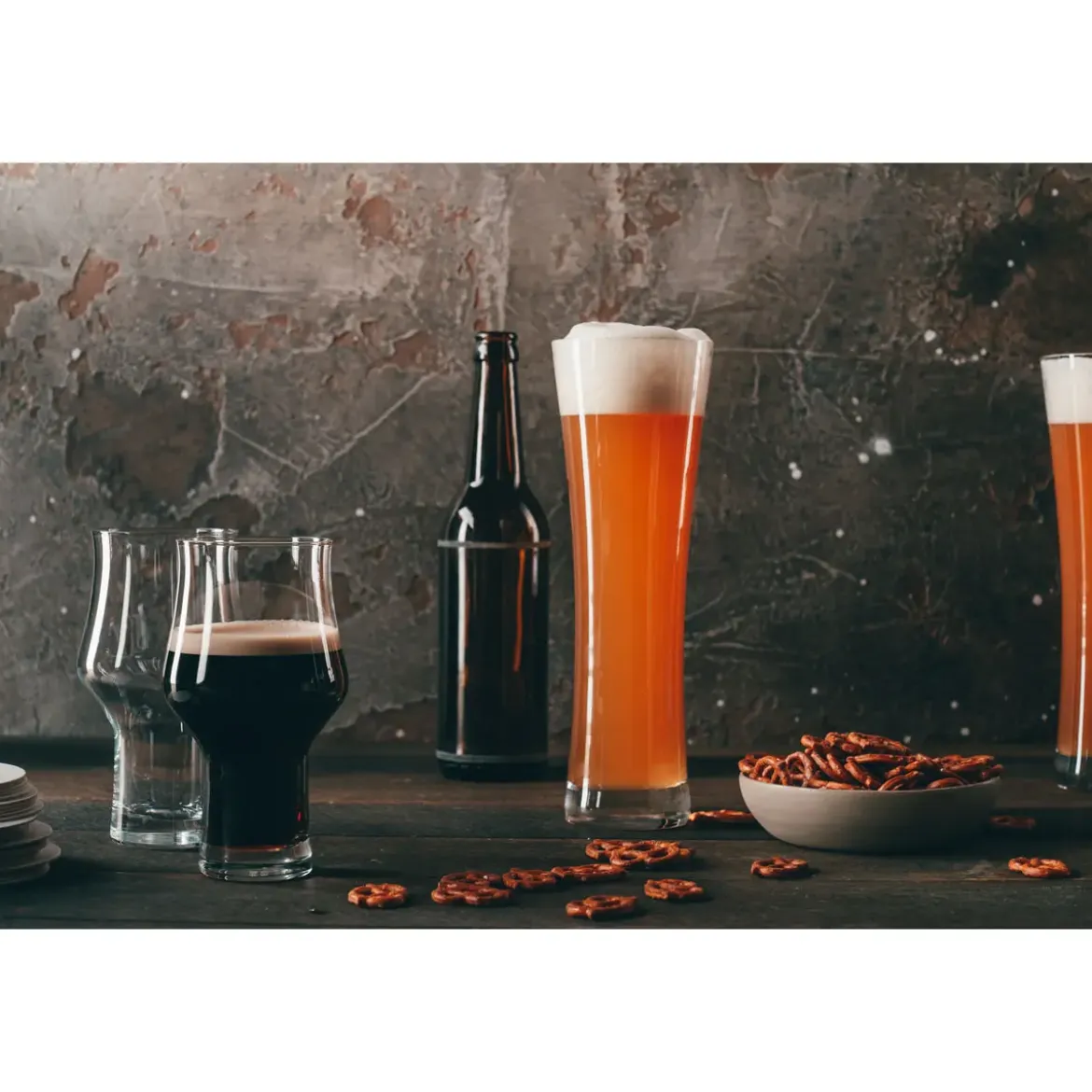 Schott Zwiesel Weizenbierglas groß 4er-Set Beer Basic mit Moussierpunkt klar