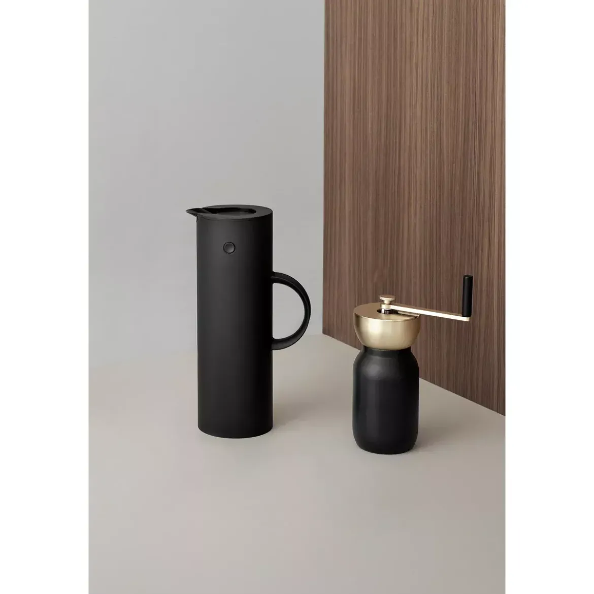 Stelton EM77 Isolierkanne 1,0 l Soft Black